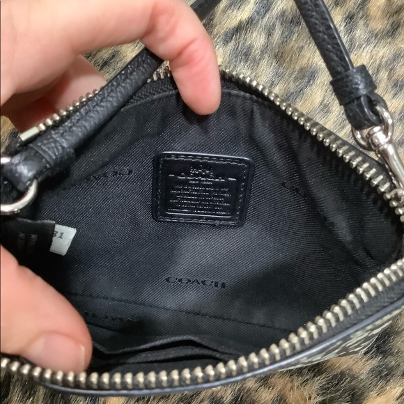 COACH FLORAL WRISTLET - Picture 4 of 10